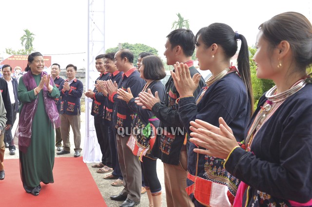 PHÓ CHỦ TỊCH THƯỜNG TRỰC QUỐC HỘI TÒNG THỊ PHÓNG DỰ NGÀY HỘI ĐẠI ĐOÀN KẾT DÂN TỘC VỚI BÀ CON CÁC DÂN TỘC XÃ BA VÌ